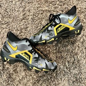 Alpha Menace 3 Shark BG RW Nike football cleats